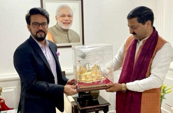 केंद्रीय सूचना प्रसारण मंत्री अनुराग ठाकुर से मिले बीकेटीसी अध्यक्ष अजेंद्र