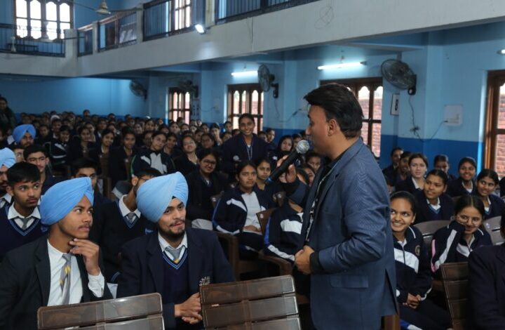 छात्रों के लिए आयोजित हुआ कैरियर टाउन कार्यक्रम