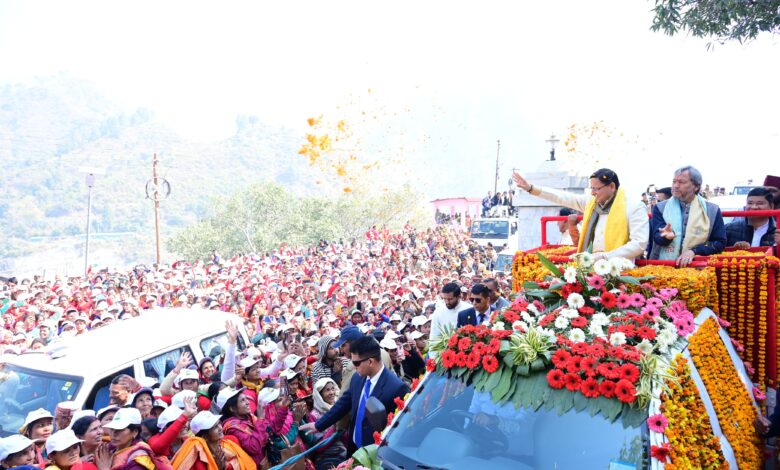 मुख्यमंत्री के गौचर में आयोजित रोड शो में उमड़ा जनसमूह