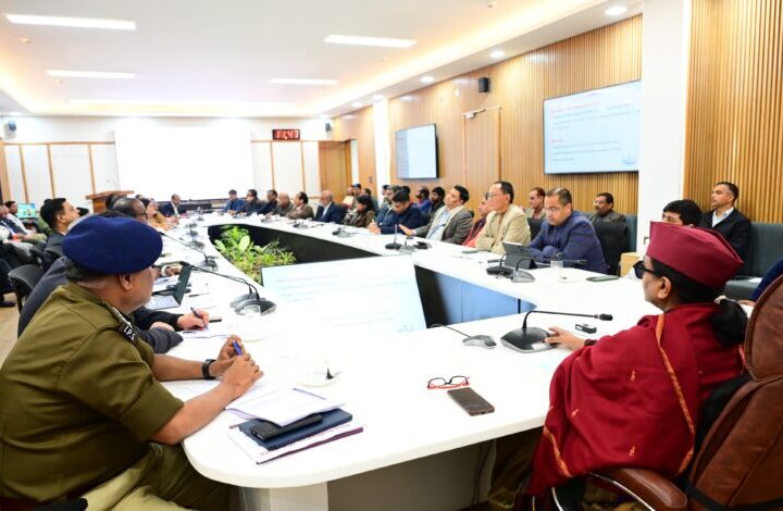 मुख्य सचिव राधा रतूड़ी ने लोकसभा निर्वाचन से सम्बन्धित तैयारियों की समीक्षा की