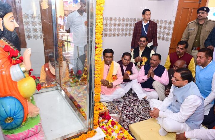 सीएम ने सन्त शिरोमणी गुरु रविदास मन्दिर पहुंचकर की पूजा-अर्चना