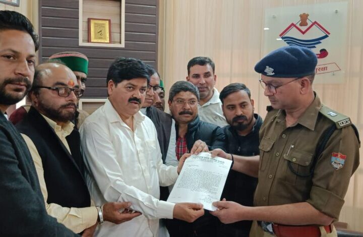 कांग्रेस पार्टी के खिलाफ सोशल मीडिया पर दुष्प्रचार करने वालों के प्राथमिकी दर्ज कराने को एसपी सिटी से मिले कांग्रेसी