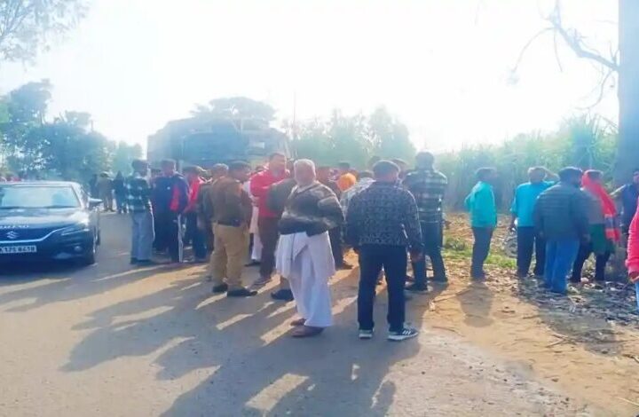 सेना के ट्रक की चपेट में आने से दो युवकों की मौत
