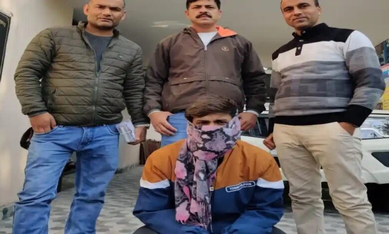 चार बदमाश धारदार हथियार सहित गिरफ्तार