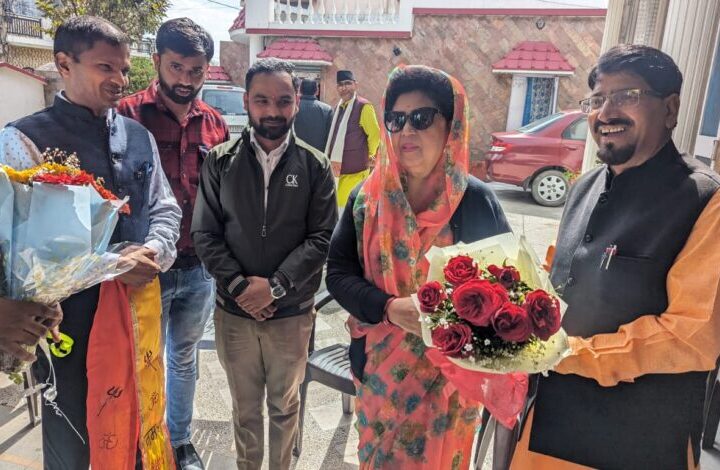टिहरी लोकसभा सीट से प्रत्याशी घोषित होने पर माला राज्य लक्ष्मी शाह को बधाई दी