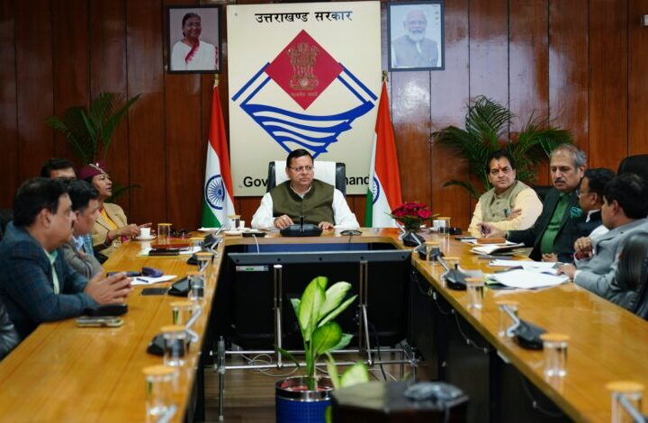 सीएम ने सेवा क्षेत्र नीति लागू करने के लिये प्रस्ताव आगामी कैबिनेट में प्रस्तुत करने के निर्देश दिये