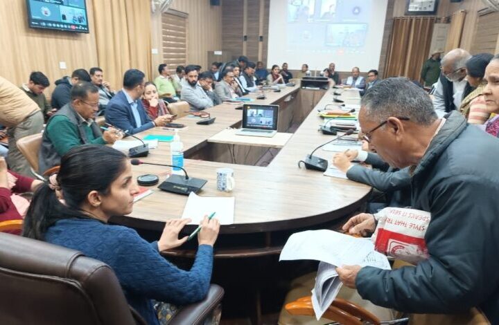 जनसुनवाई कार्यक्रम में डीएम ने सुनीं जनशिकायतें, 90 शिकायतें हुई दर्ज