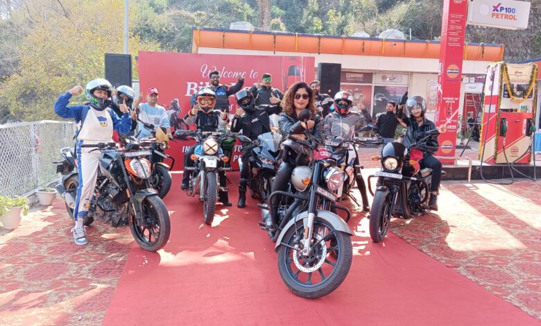 इंडियन ऑयल कॉरपोरेशन की ओर से डेयरडेविल महिला बाइकर्स ने निकाली बाइक रैली