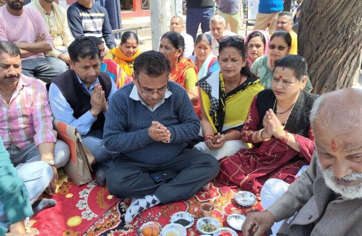 सड़क सुदृढ़ीकरण कार्य का किया गया भूमि पूजन