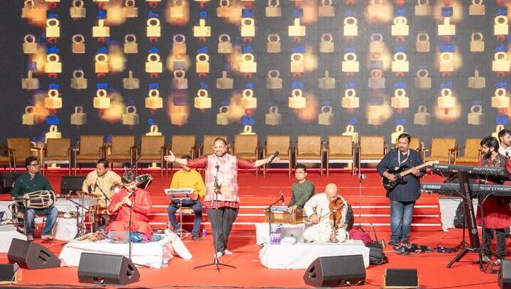 शंकर महादेवन, कुमारेश राजगोपालन और शशांक सुब्रमण्यम ने अध्यात्म महोत्सव में दी आध्यात्मिक संगीत की प्रस्तुति