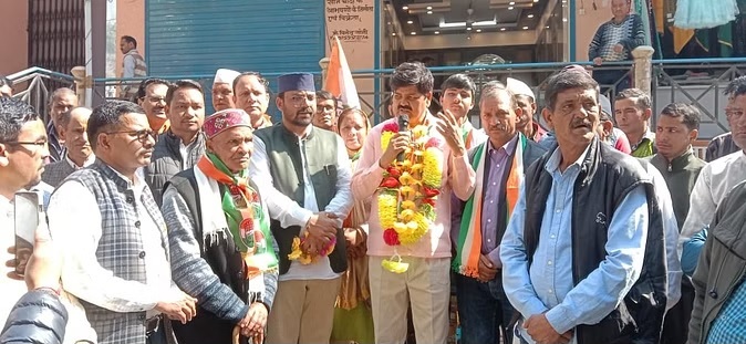 कांग्रेस प्रत्याशी गणेश गोदियाल ने किया रोड शो