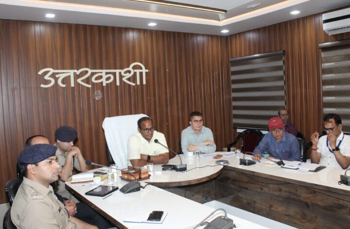 मुख्य निर्वाचन अधिकारी ने स्ट्रॉंग रूम एवं मतगणना केन्द्र का निरीक्षण किया, अधिकारियों की बैठक ली