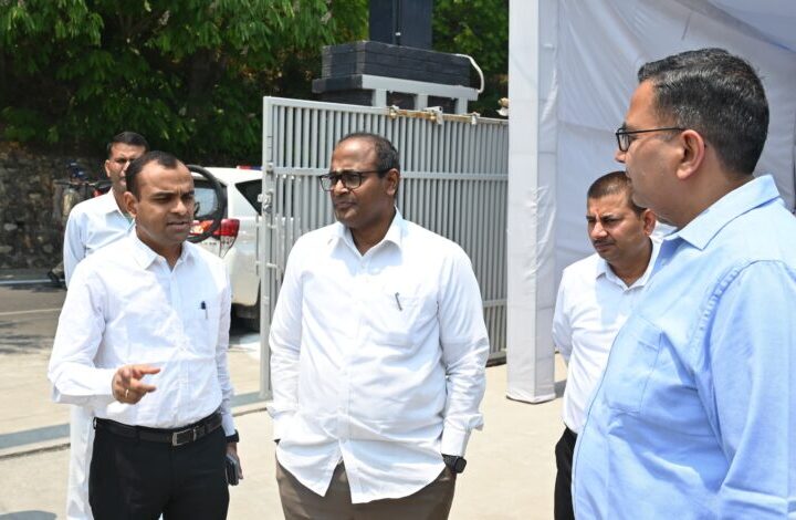 सीईओ ने नई टिहरी स्थित स्ट्रॉन्ग रूम एवं मतगणना केंद्र कक्षों का निरीक्षण कर सुरक्षा व्यवस्थाओं का जायजा लिया