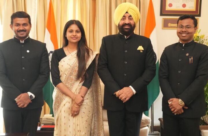प्रशिक्षु आईएएस दीपक सेठ, आशिमा गोयल एवं राहुल आनंद ने की राज्यपाल से भेंट