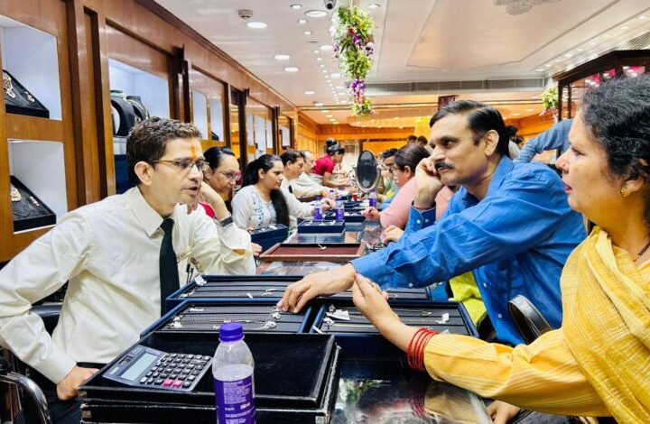 दूनवासियों ने अक्षय तृतीया पर कमल ज्वैलर्स से दिल खोलकर की खरीदारी