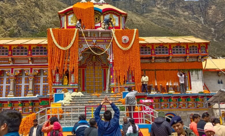 उद्धव जी, कुबेर जी, आदि गुरू शंकराचार्य की गद्दी बदरीनाथ धाम पहुंची, कल खुलेंगे बदरीनाथ धाम के कपाट