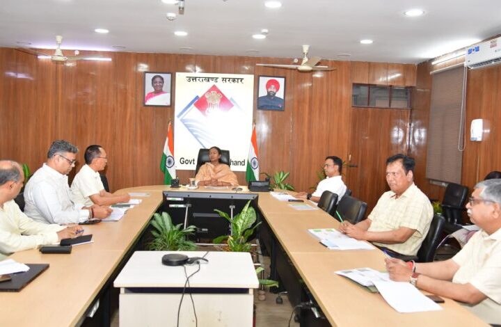 मुख्य सचिव राधा रतूड़ी ने राज्य के शहरों में सार्वजनिक परिवहन व्यवस्था को मजबूत करने के दिए निर्देश