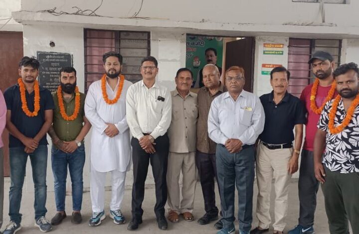 कांग्रेस पार्टी की सदस्यता ग्रहण की