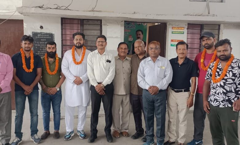 कांग्रेस पार्टी की सदस्यता ग्रहण की