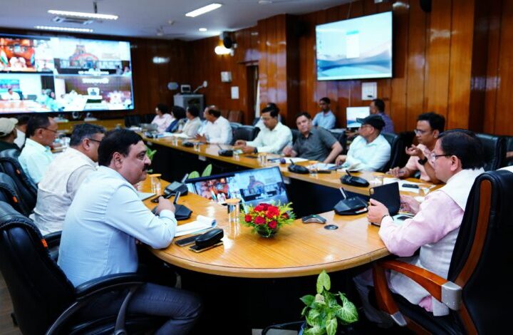 चारधाम यात्रा की लगातार मॉनिटरिंग करें अधिकारीः सीएम