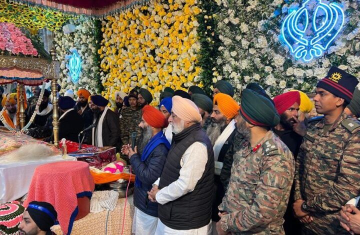 विश्व प्रसिद्ध गुरूद्वारा हेमकुण्ड साहिब के कपाट श्रद्धालुओं के लिए खुले