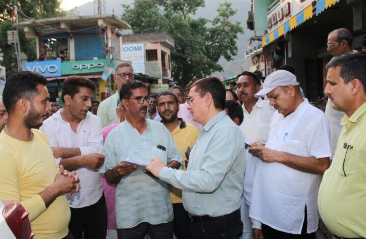डीएम ने यमुनोत्री यात्रा मार्ग के विभिन्न पड़ावों का निरीक्षण किया