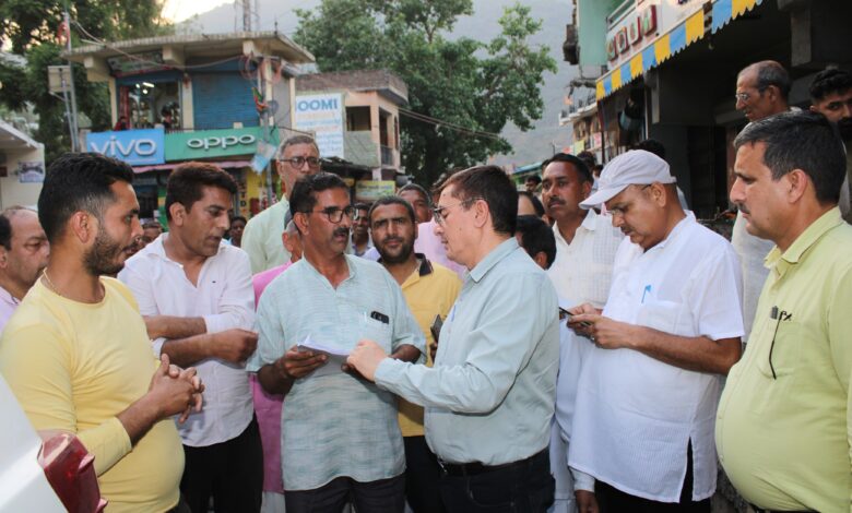 डीएम ने यमुनोत्री यात्रा मार्ग के विभिन्न पड़ावों का निरीक्षण किया