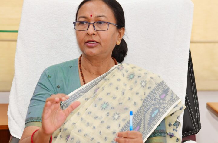 मुख्य सचिव ने ऋषिकेश स्थित यात्रा रजिस्ट्रेशन ऑफिस में व्यवस्थाओं का निरीक्षण किया
