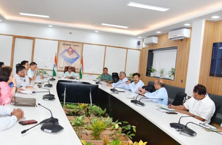उपराष्ट्रपति के भ्रमण कार्यक्रम की तैयारियों को लेकर मुख्य सचिव ने ली बैठक