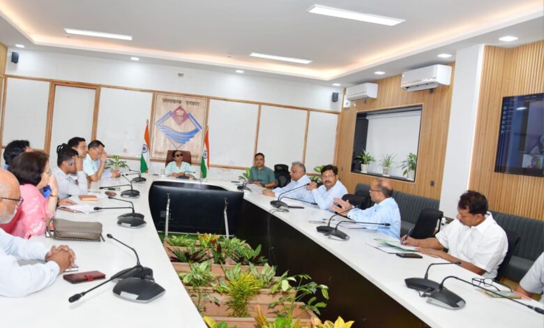 उपराष्ट्रपति के भ्रमण कार्यक्रम की तैयारियों को लेकर मुख्य सचिव ने ली बैठक