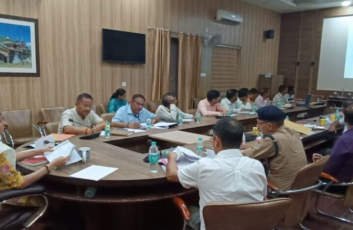 जिलाधिकारी ने ली सड़क सुरक्षा समिति की बैठक