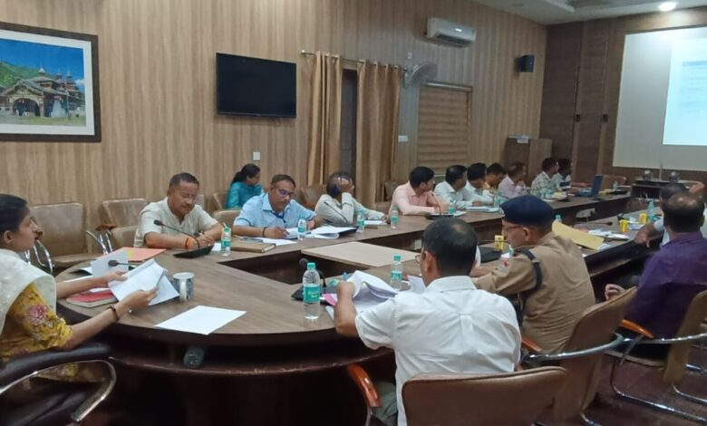 जिलाधिकारी ने ली सड़क सुरक्षा समिति की बैठक