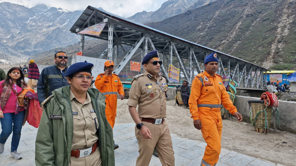 पुलिस महानिदेशक उत्तराखण्ड पहुंचे श्री केदारनाथ धाम, दिये आवश्यक दिशा-निर्देश
