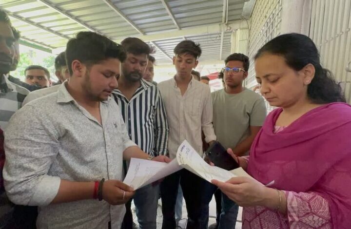 नाइट क्लब, शराब ठेकों और स्पा सेंटरों पर लगाम लगाने की मांग, डीएम को सौंपा ज्ञापन