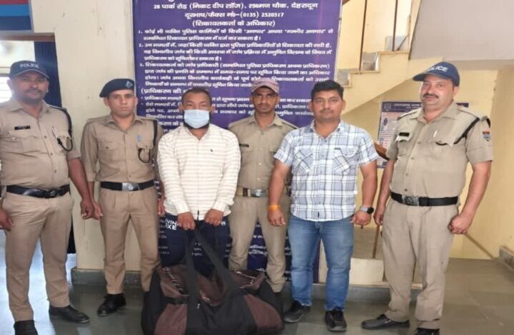 पुलिस के हत्थे चढ़ा तस्कर, 19 किलो से अधिक डोडा पोस्त बरामद
