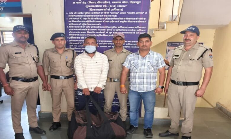 पुलिस के हत्थे चढ़ा तस्कर, 19 किलो से अधिक डोडा पोस्त बरामद