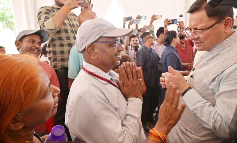 सीएम ने श्रद्धालुओं से संवाद कर यात्रा व्यवस्थाओं का लिया फीडबैक