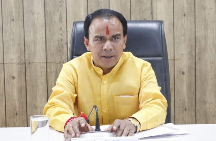 डेंगू बचाव एवं नियंत्रण को तेज करें सर्च अभियानः डॉ. धन सिंह डेंगू बचाव एवं नियंत्रण को तेज करें सर्च अभियानः डॉ. धन सिंह