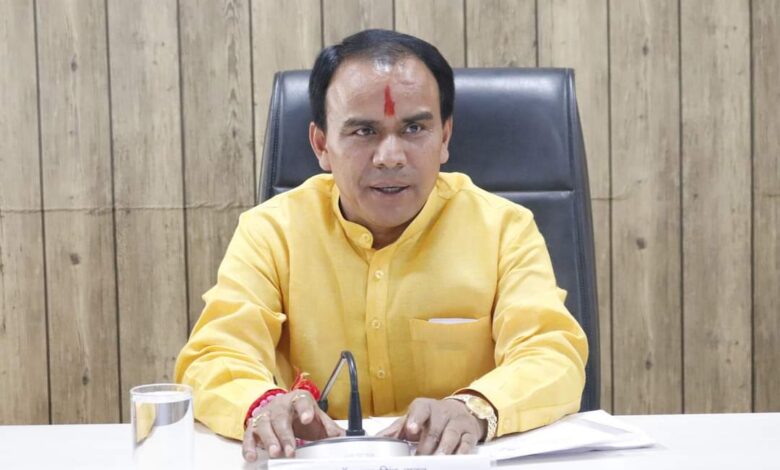 डेंगू बचाव एवं नियंत्रण को तेज करें सर्च अभियानः डॉ. धन सिंह