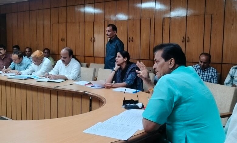 शहरी विकास मंत्री ने स्मार्ट सिटी परियोजना के विकास कार्यों की समीक्षा की