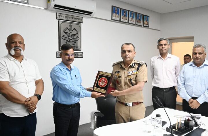 सेवानिवृत्ति पर पुलिस उप महानिरीक्षक सुखबीर सिंह व मुख्य आरक्षी महावीर सिंह को दी गई विदाई