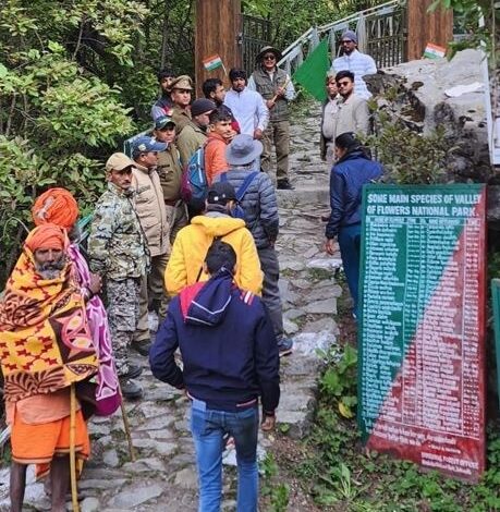 पर्यटकों के लिए खुल गई फूलों की घाटी