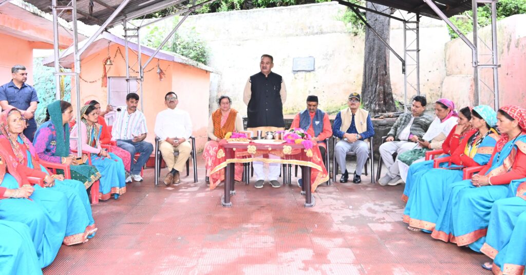 मंत्री जोशी ने बद्रीनाथ वासियों से भाजपा प्रत्याशी राजेंद्र भंडारी के पक्ष में मतदान की अपील की