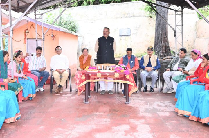 मंत्री जोशी ने बद्रीनाथ वासियों से भाजपा प्रत्याशी राजेंद्र भंडारी के पक्ष में मतदान की अपील की
