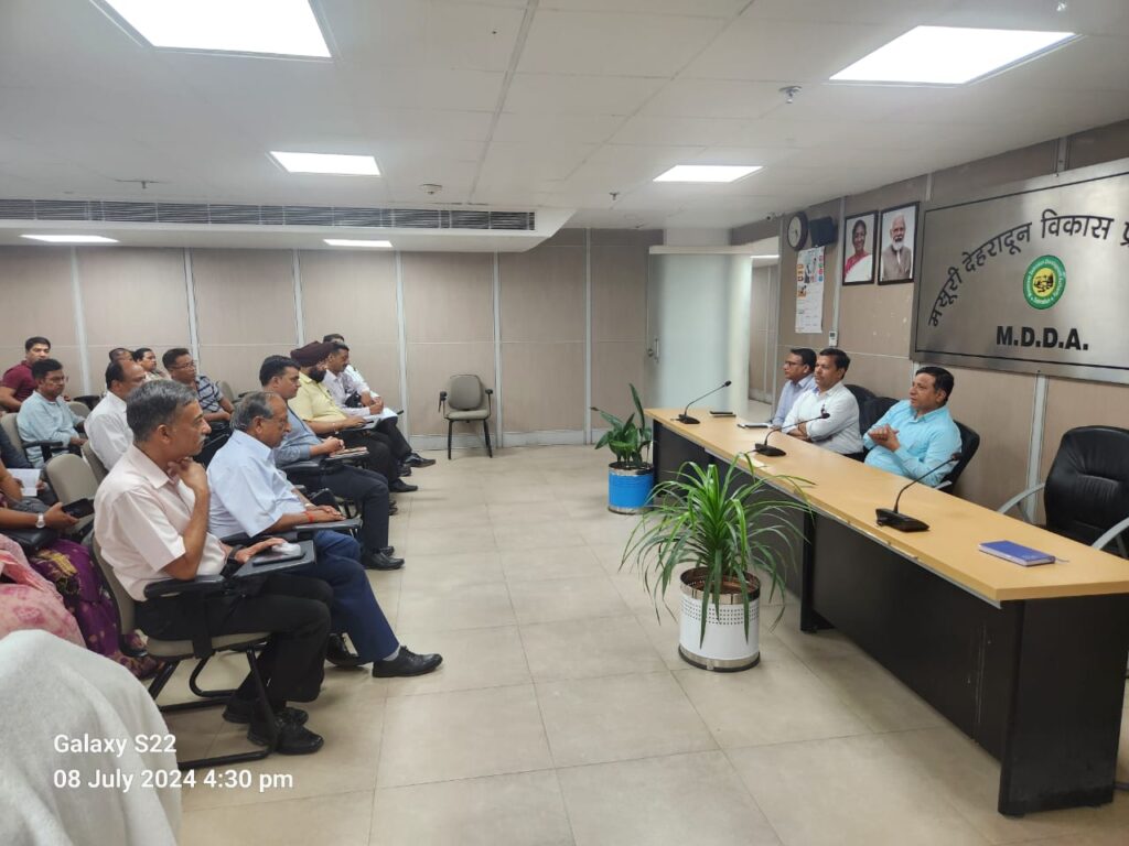 प्राइवेट स्कूल रेन वॉटर हार्वेस्टिंग और मल्टी लेवल पार्किंग की व्यवस्था करें