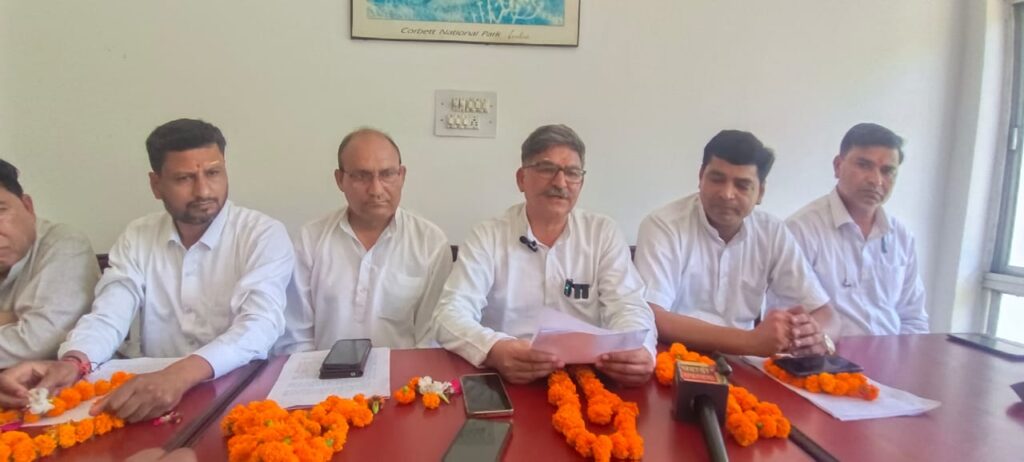 गुजरात की कंपनी को सौंपा गया है रजिस्ट्रेशन का कार्यः पूर्व विधायक मनोज रावत