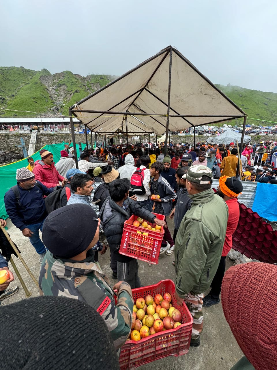 तीर्थयात्रियों की सहायता को प्रशासन के साथ बदरीनाथ-केदारनाथ मंदिर समिति भी आगे आयी