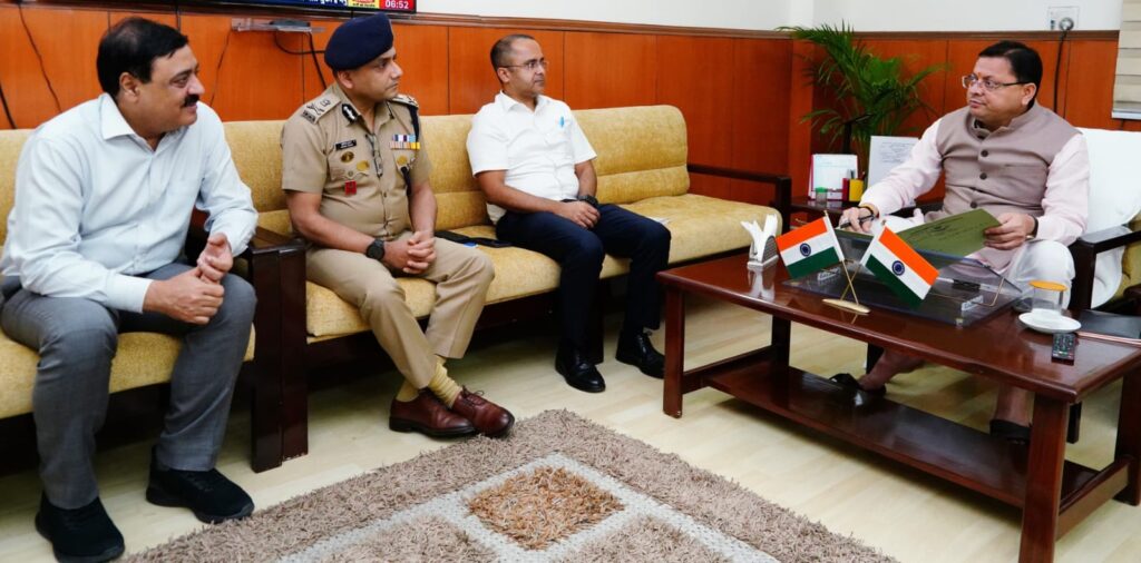 मुख्यमंत्री ने सचिव गृह एवं पुलिस महानिदेशक से आपदा की स्थिति एवं राहत कार्यों की ली जानकारी