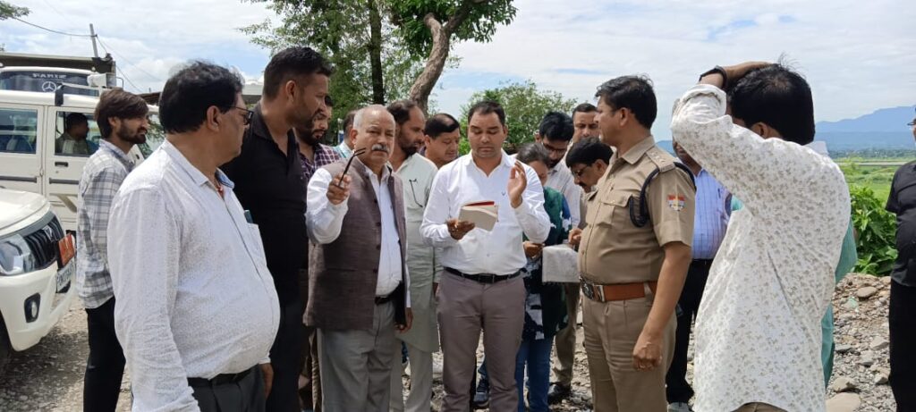 कमेटी ने खनिज वाहनों की आवाजाही प्रकरण में किया मौका मुआयना