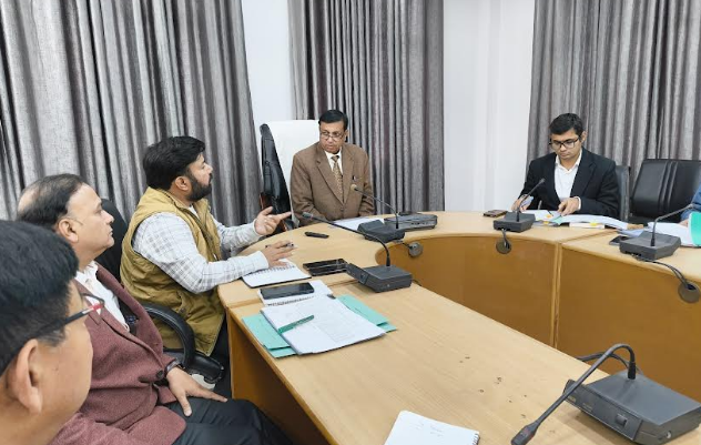 राज्य निर्वाचन आयुक्त ने मतदान एवं मतगणना तैयारियों की समीक्षा की